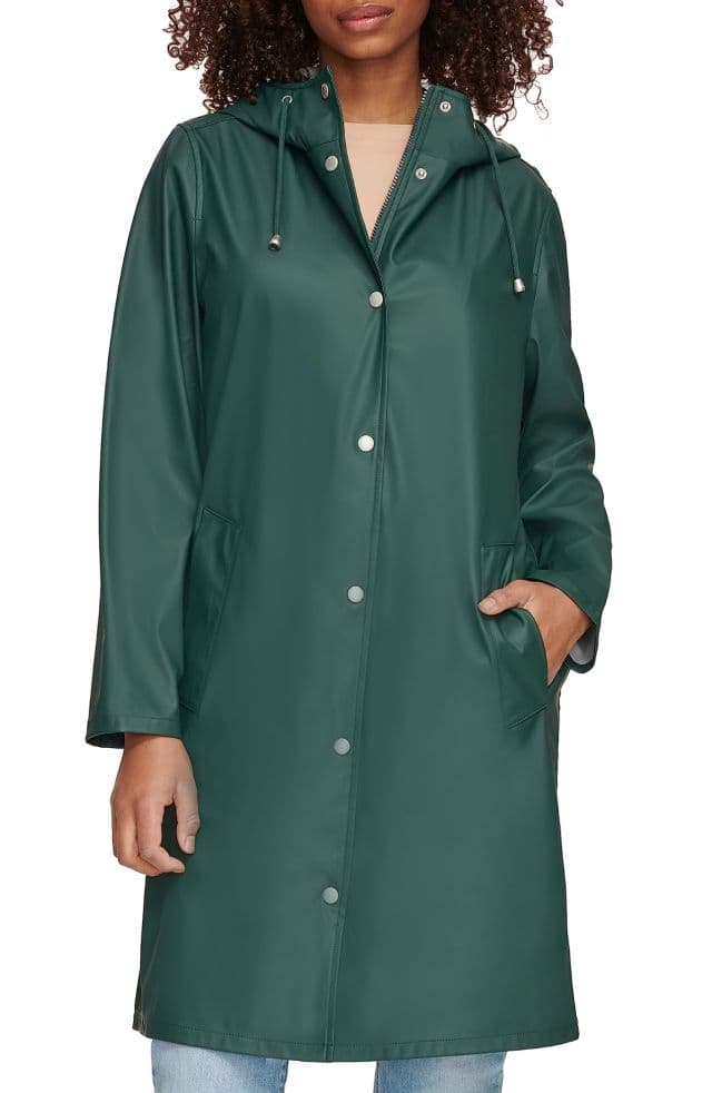 https://res.cloudinary.com/dtaiqpn0c/f_auto,c_limit,w_640,q_80/0815386_levis-womens-classic-hooded-rain-parka-xx-large-darkest-spruce.webp
