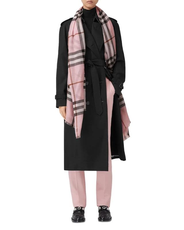 https://res.cloudinary.com/dtaiqpn0c/f_auto,c_limit,w_640,q_80/1134749_burberry-lightweight-check-wool-silk-scarf.webp