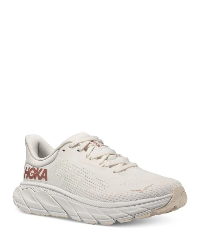 https://res.cloudinary.com/dtaiqpn0c/f_auto,c_limit,w_640,q_80/1136367_hoka-womens-arahi-7-sneakers.webp