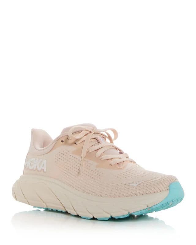 https://res.cloudinary.com/dtaiqpn0c/f_auto,c_limit,w_640,q_80/1136381_hoka-womens-arahi-7-sneakers.webp