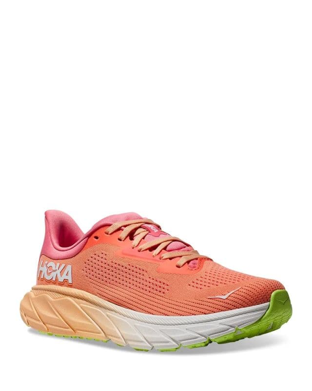 https://res.cloudinary.com/dtaiqpn0c/f_auto,c_limit,w_640,q_80/1150419_hoka-womens-arahi-7-sneakers-2.webp